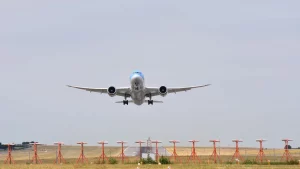 Startendes Flugzeug, Sinnbild für den Einstieg ins Meilen sammeln für Anfänger