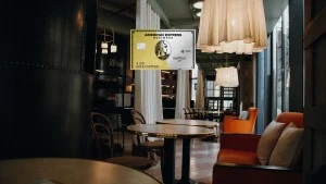 Amex Business Gold Card und Amex Business Platinum Card als eine geteilte Karte in einer Lounge